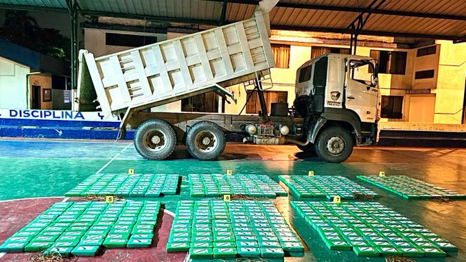EN NAPO LA POLICÍA INCAUTA MEDIA TONELADA DE COCAÍNA.-