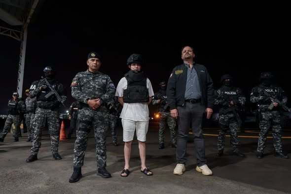 ALIAS "GERENTE" LLEGÓ A ECUADOR Y FUE TRASLADADO A LA CÁRCEL DEL ENCUENTRO CON PRISIÓN PREVENTIVA.-